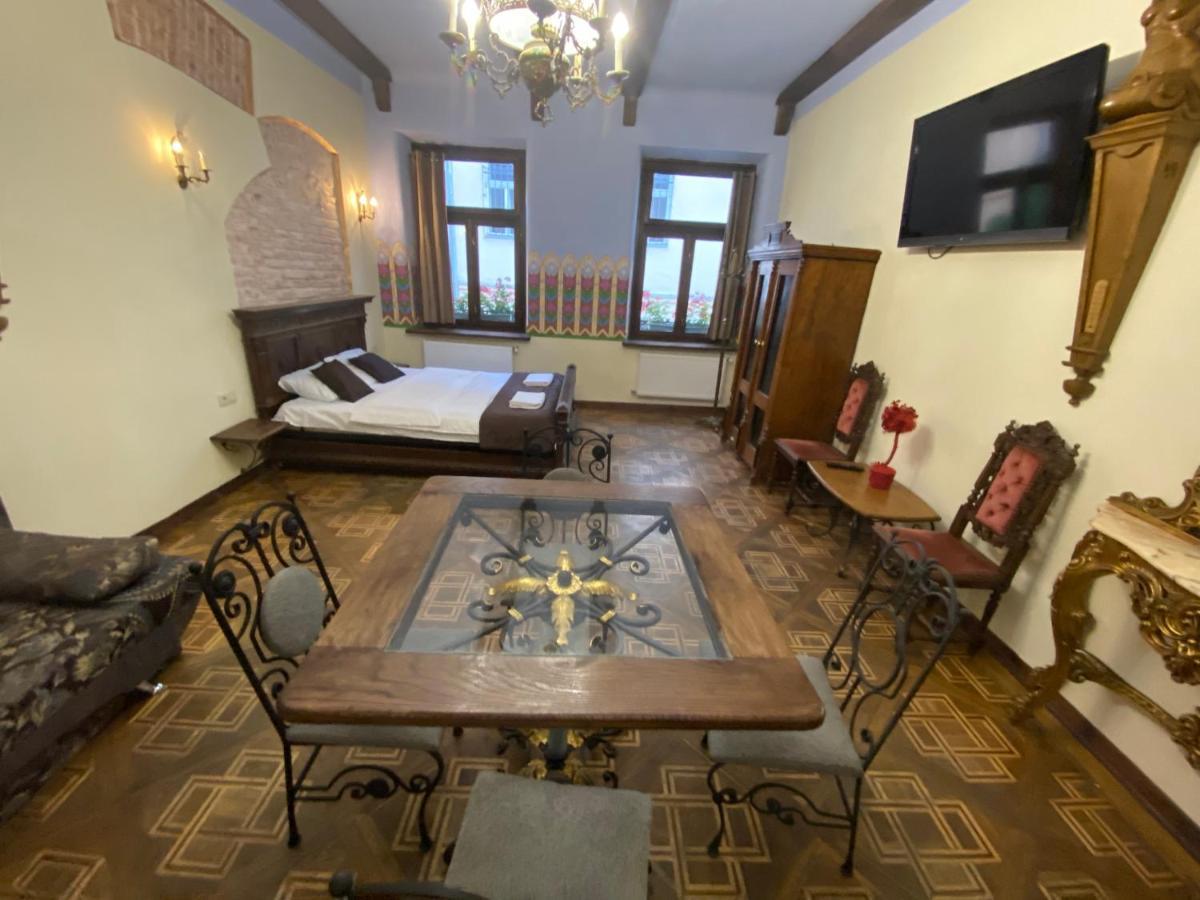 Апартаменти Королівські На Вулиці Лесі Українки 19 Lviv Extérieur photo