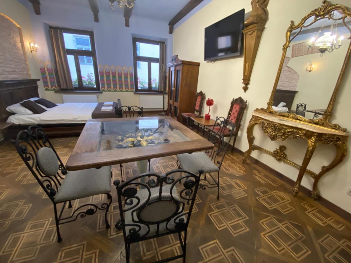Апартаменти Королівські На Вулиці Лесі Українки 19 Lviv Extérieur photo